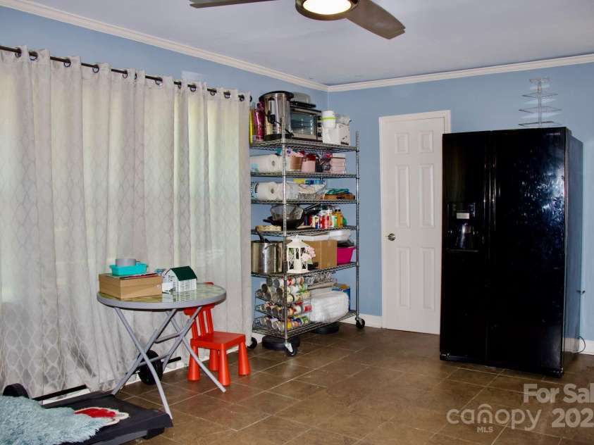 920 Squirrel Hill Road, Charlotte, NC 28213.  MLS# CAR4247452, YatesRealty ID 7742. 