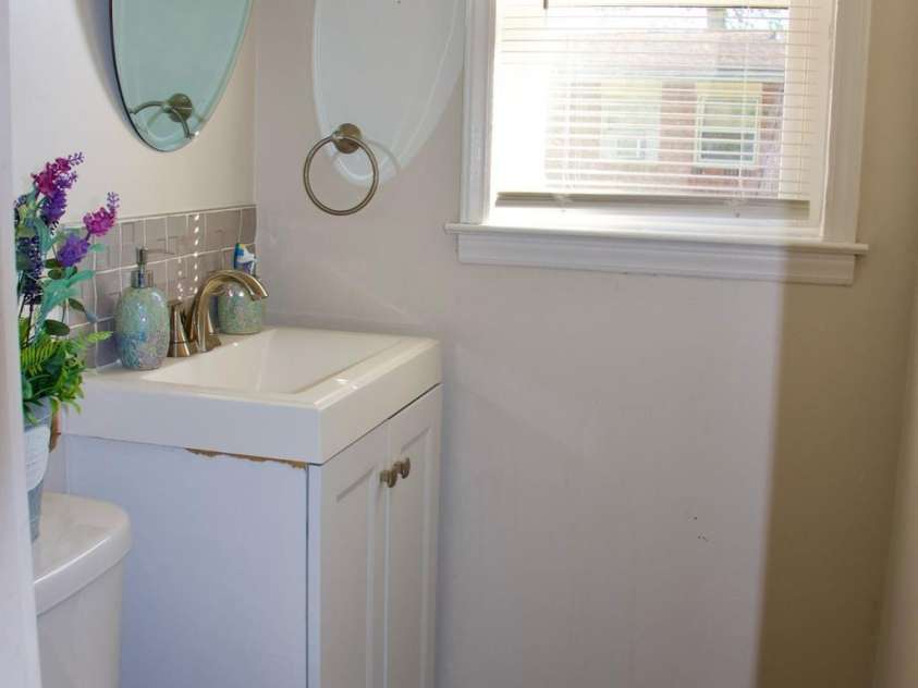 920 Squirrel Hill Road, Charlotte, NC 28213.  MLS# CAR4247452, YatesRealty ID 7742. 
