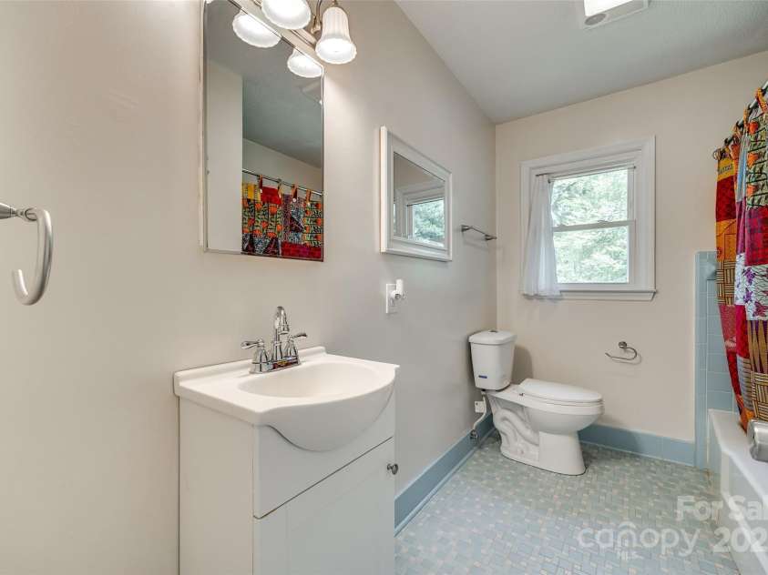 1540 Neely Store Road, Rock Hill, SC 29730.  MLS# CAR4247338, YatesRealty ID 7744. Bungalow Full Bathroom