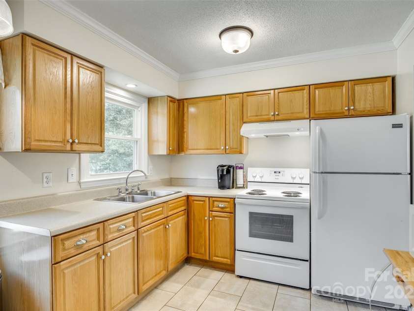 1540 Neely Store Road, Rock Hill, SC 29730.  MLS# CAR4333390, YatesRealty ID 7744. Guest house kitchen.