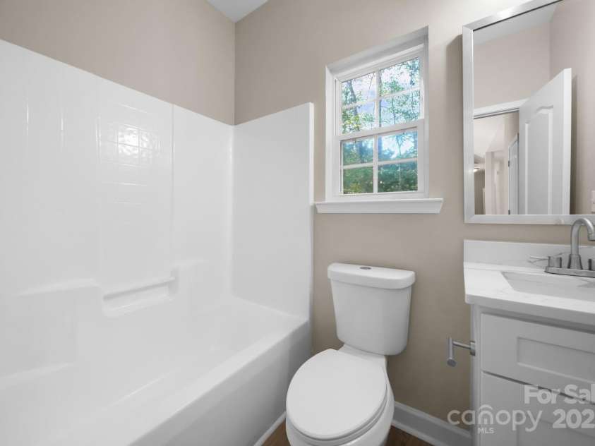 125 Grafton Place, Troutman, NC 28166.  MLS# CAR4314716, YatesRealty ID 7745. Hall Bath
