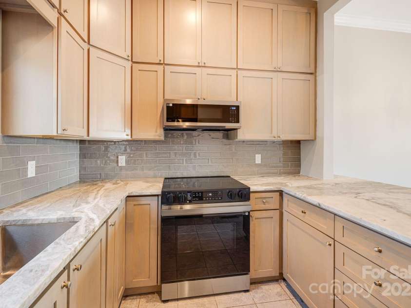 546 Windswept Drive, Asheville, NC 28801.  MLS# CAR4248242, YatesRealty ID 7747. Lots of Cabinet and Counter Space