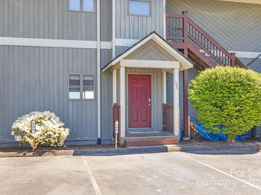 546 Windswept Drive, Asheville, NC 28801.  MLS# CAR4248242, YatesRealty ID 7747. Main Level Condo with Extraordinary Mountain Views