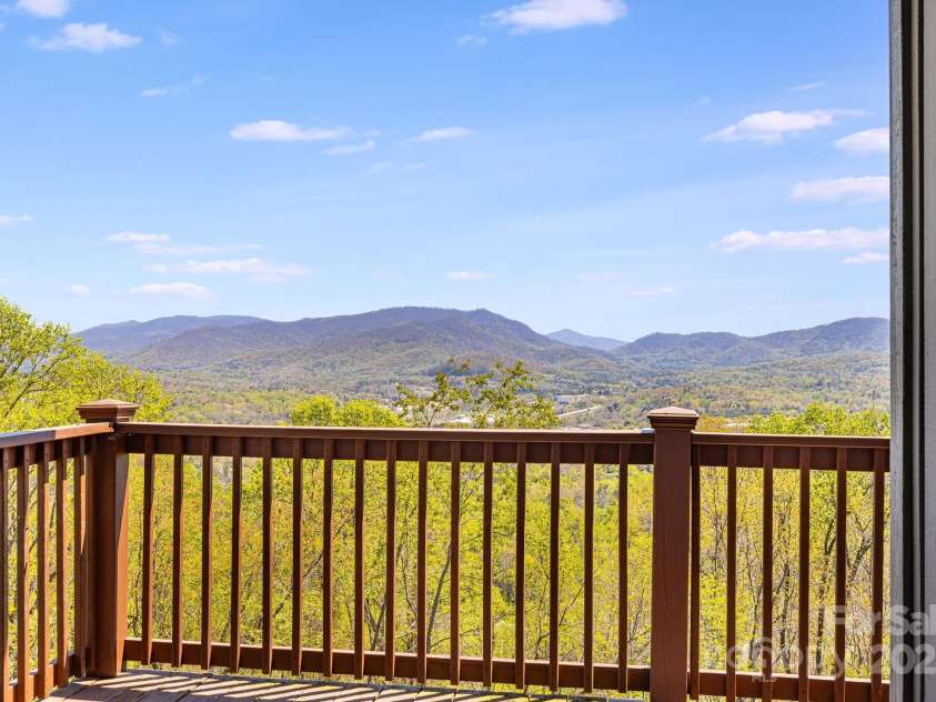 546 Windswept Drive, Asheville, NC 28801.  MLS# CAR4248242, YatesRealty ID 7747. Unparalleled Views