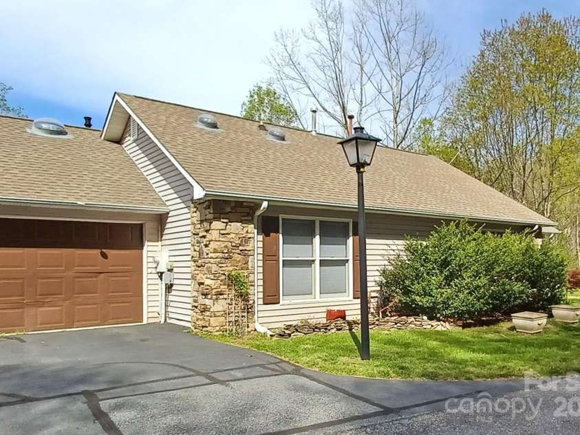 204 Rocky Mountain Way, Arden, NC 28704.  MLS# CAR4248620, YatesRealty ID 7748. 