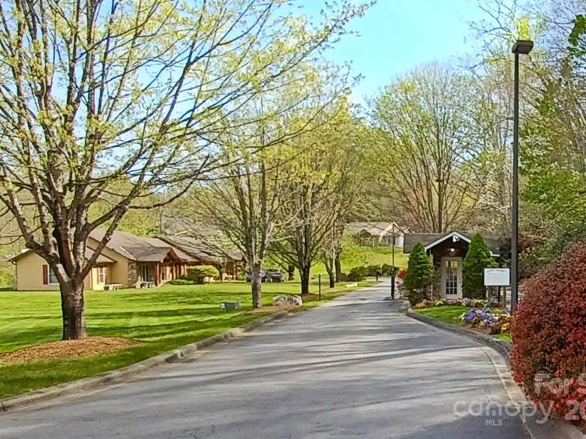204 Rocky Mountain Way, Arden, NC 28704.  MLS# CAR4248620, YatesRealty ID 7748. 