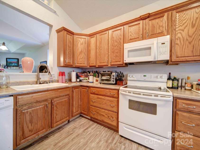 104 Aberdeen Drive, Troutman, NC 28166.  MLS# CAR4191636, YatesRealty ID 7751. 