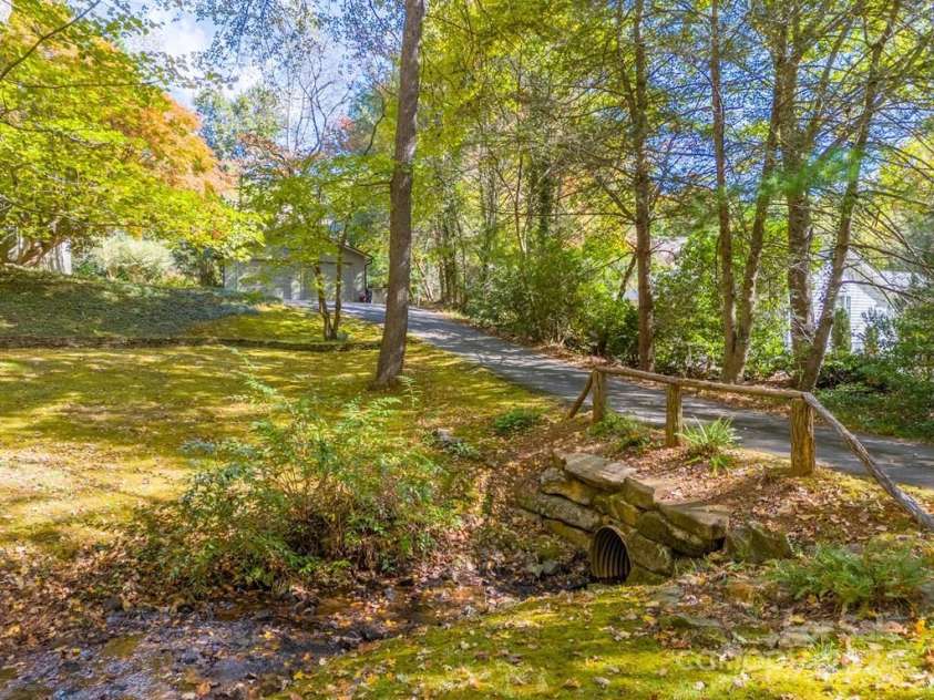 439 Brookwood Drive, Franklin, NC 28734.  MLS# CAR4193826, YatesRealty ID 7752. 