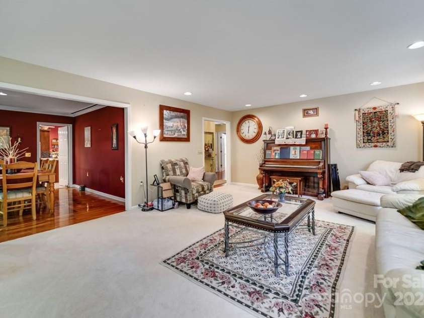 439 Brookwood Drive, Franklin, NC 28734.  MLS# CAR4193826, YatesRealty ID 7752. 