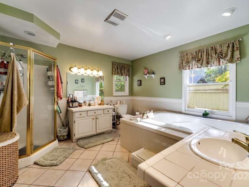 439 Brookwood Drive, Franklin, NC 28734.  MLS# CAR4193826, YatesRealty ID 7752. 