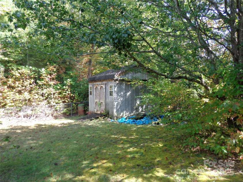 89 Blue Mountain Road, Fairview, NC 28730.  MLS# CAR4309479, YatesRealty ID 7755. 