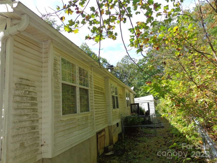 89 Blue Mountain Road, Fairview, NC 28730.  MLS# CAR4309479, YatesRealty ID 7755. 