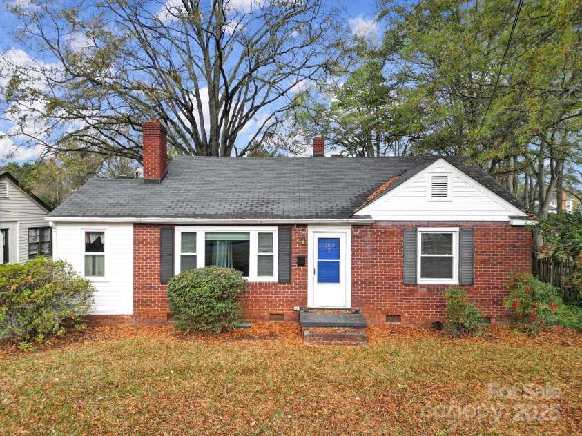 109 Allison Street, Fort Mill, SC 29715.  MLS# CAR4327630, YatesRealty ID 7759. 