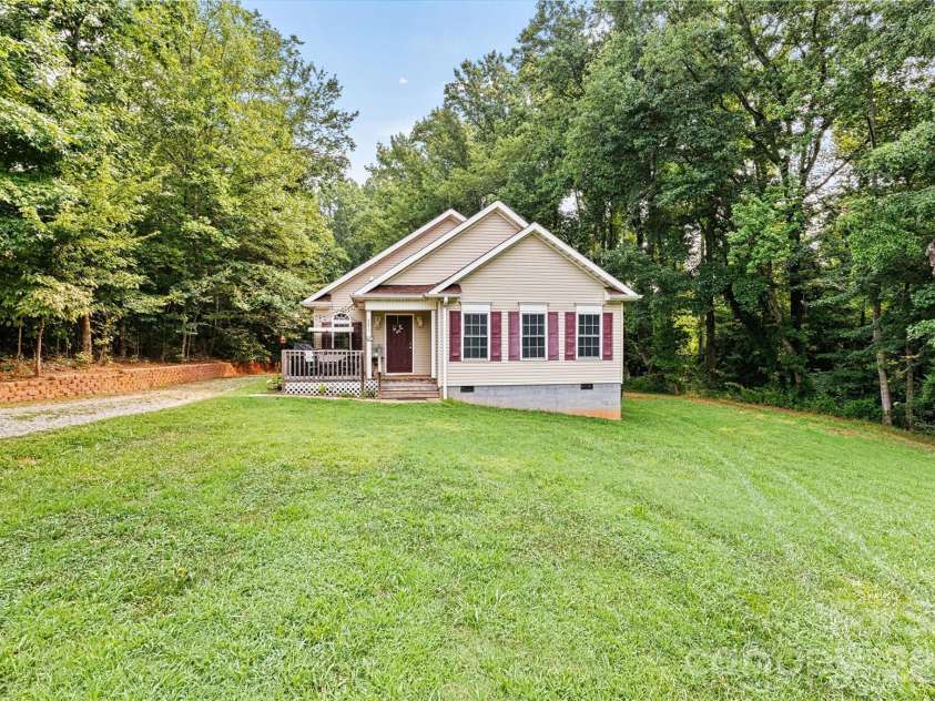 6051 Pointe West Lane, Vale, NC 28168.  MLS# CAR4357030, YatesRealty ID 7760. Front of home 