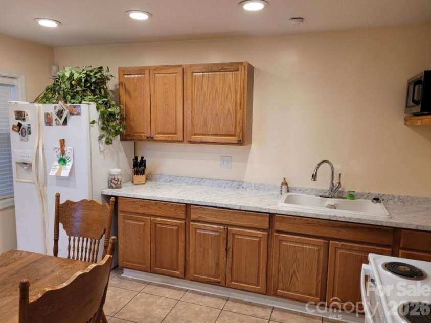 6051 Pointe West Lane, Vale, NC 28168.  MLS# CAR4357030, YatesRealty ID 7760. Kitchen