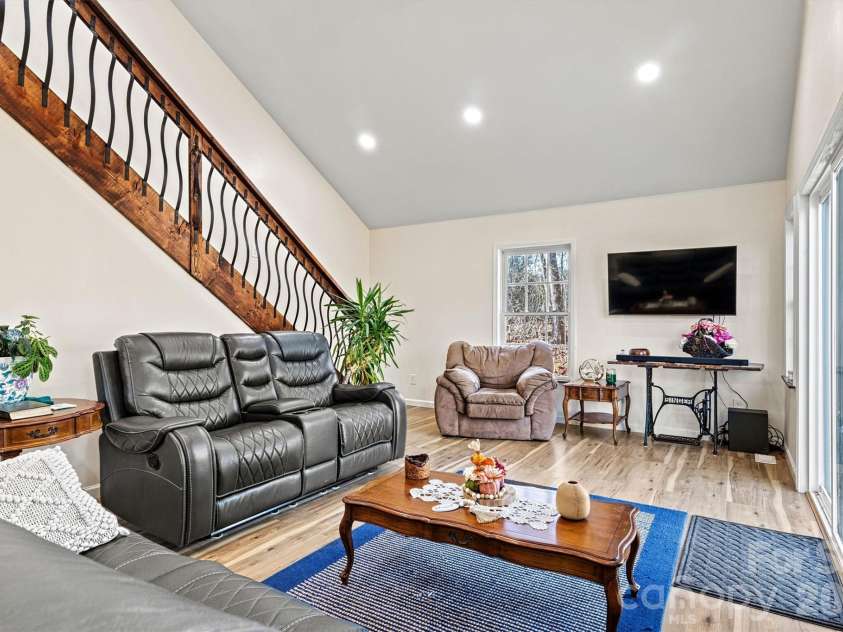 6051 Pointe West Lane, Vale, NC 28168.  MLS# CAR4357030, YatesRealty ID 7760. Living room with beautiful high ceilings 