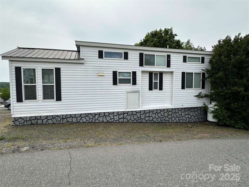 102 Eagle Lane, New London, NC 28127.  MLS# CAR4249846, YatesRealty ID 7762. 