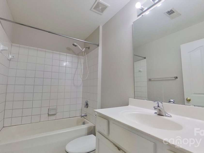 10526 Hill Point Court, Charlotte, NC 28262.  MLS# CAR4246661, YatesRealty ID 7763. Full Bath in Main Area