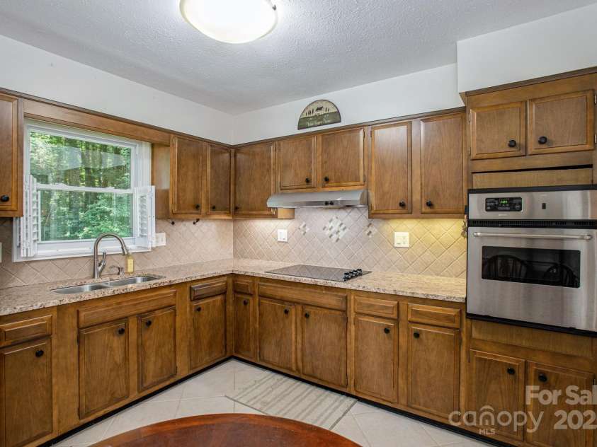 102 Boyd Drive, Flat Rock, NC 28731.  MLS# CAR4280790, YatesRealty ID 7764. 
