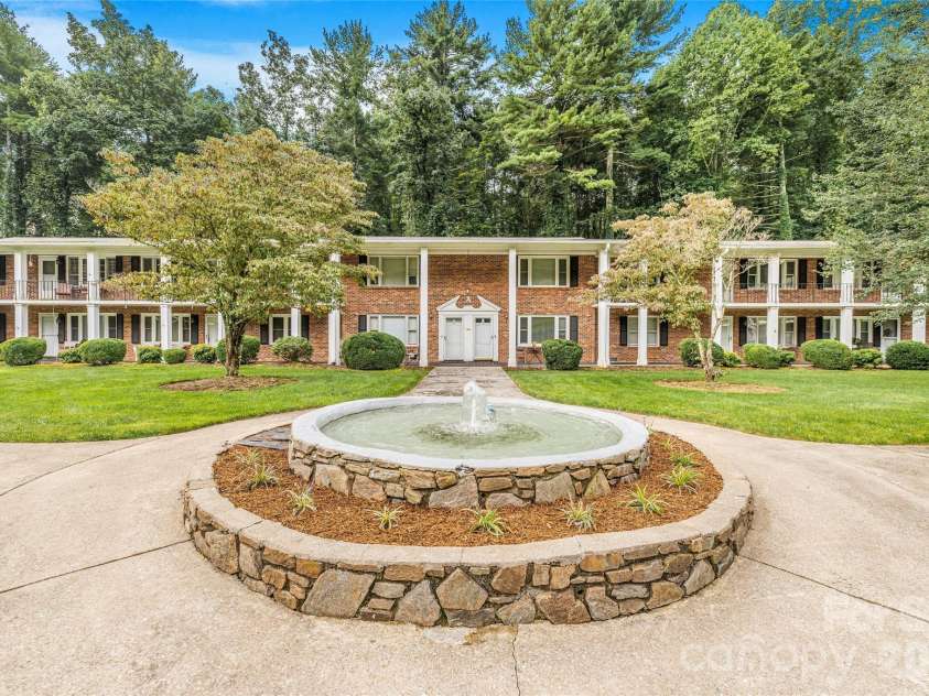 102 Boyd Drive, Flat Rock, NC 28731.  MLS# CAR4291135, YatesRealty ID 7764. Take a walk past the fountain at Flat Rock Manor