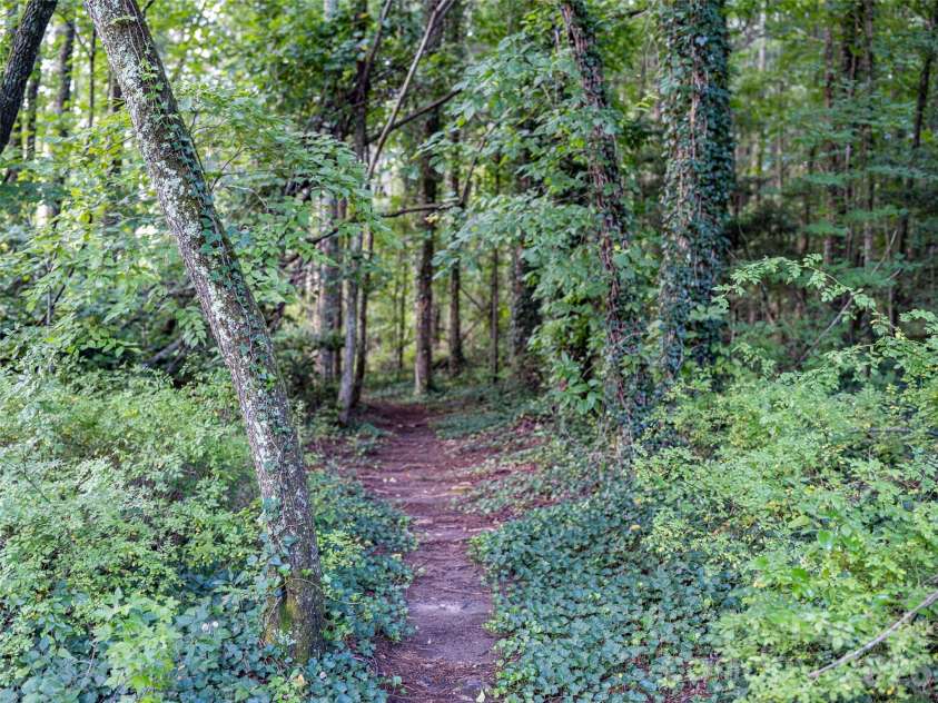 102 Boyd Drive, Flat Rock, NC 28731.  MLS# CAR4291135, YatesRealty ID 7764. Walking distance to Flat Rock Playhouse