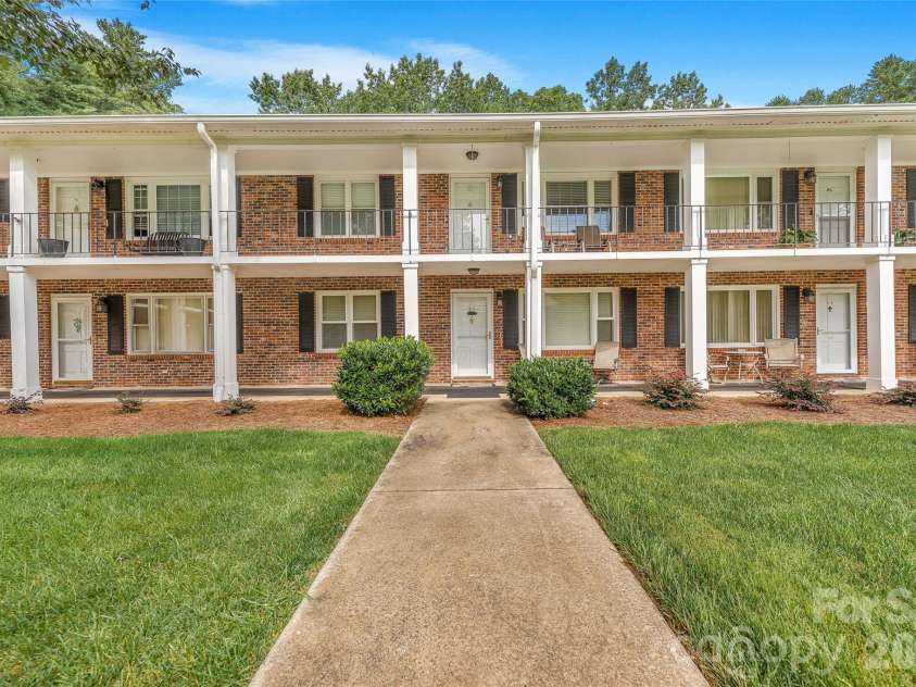 102 Boyd Drive, Flat Rock, NC 28731.  MLS# CAR4424177, YatesRealty ID 7764. 