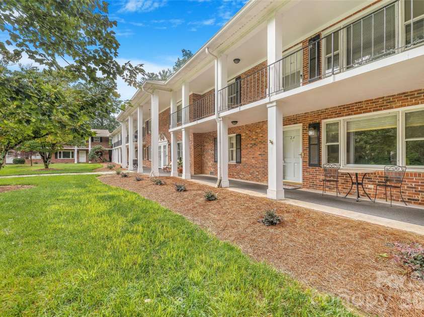 102 Boyd Drive, Flat Rock, NC 28731.  MLS# CAR4424177, YatesRealty ID 7764. 