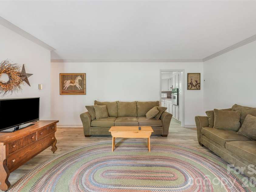 102 Boyd Drive, Flat Rock, NC 28731.  MLS# CAR4424177, YatesRealty ID 7764. 