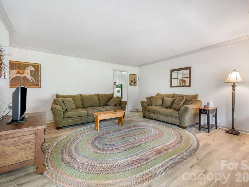 102 Boyd Drive, Flat Rock, NC 28731.  MLS# CAR4424177, YatesRealty ID 7764. 