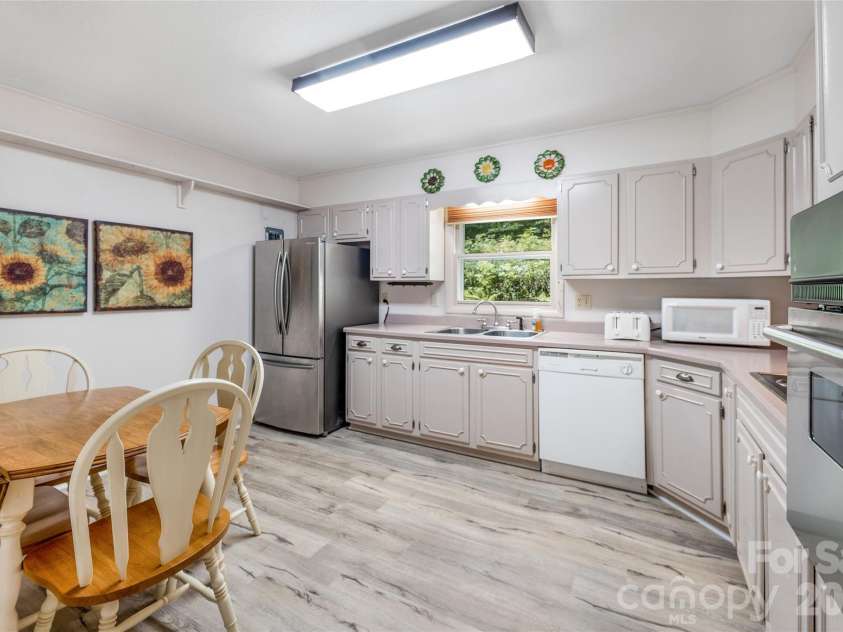 102 Boyd Drive, Flat Rock, NC 28731.  MLS# CAR4424177, YatesRealty ID 7764. 