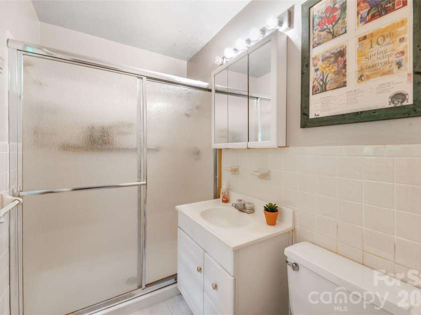 102 Boyd Drive, Flat Rock, NC 28731.  MLS# CAR4424177, YatesRealty ID 7764. Ensuite Bathroom