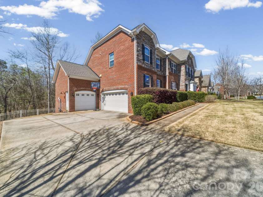 4720 Pearmain Drive, Waxhaw, NC 28173.  MLS# CAR4361317, YatesRealty ID 7766. 