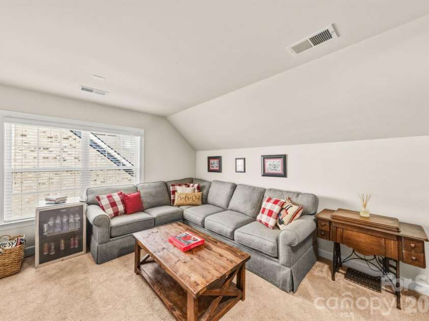 4720 Pearmain Drive, Waxhaw, NC 28173.  MLS# CAR4361317, YatesRealty ID 7766. 