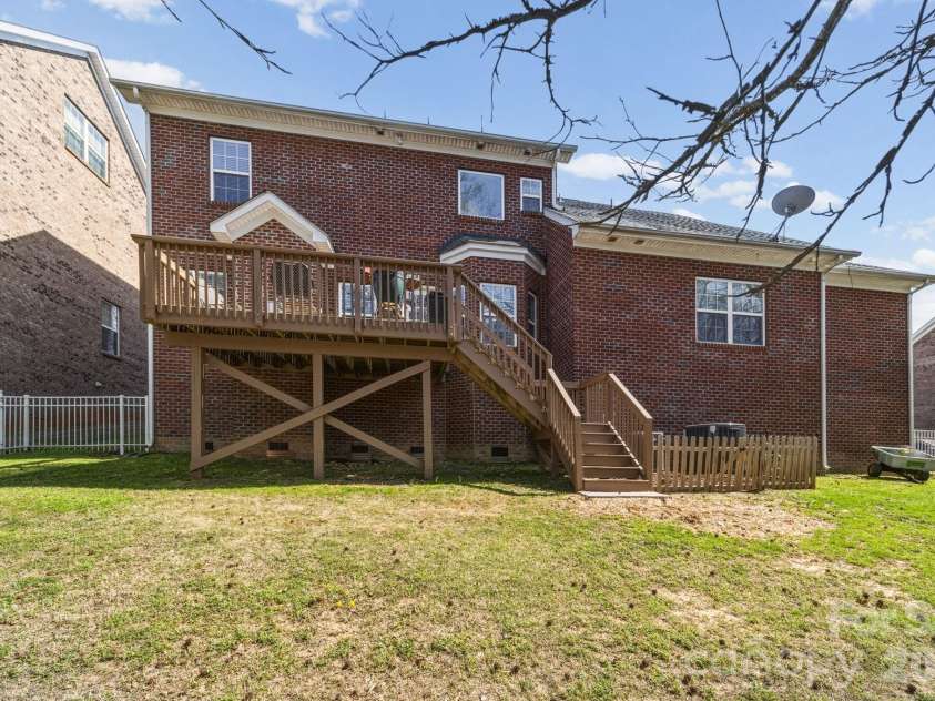 4720 Pearmain Drive, Waxhaw, NC 28173.  MLS# CAR4361317, YatesRealty ID 7766. 