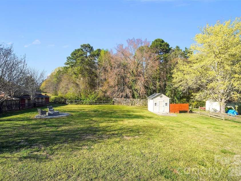 280 Pinevale Drive, Salisbury, NC 28144.  MLS# CAR4360849, YatesRealty ID 7771. 