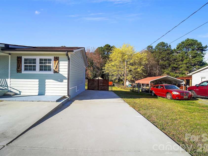 280 Pinevale Drive, Salisbury, NC 28144.  MLS# CAR4360849, YatesRealty ID 7771. 