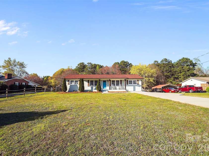 280 Pinevale Drive, Salisbury, NC 28144.  MLS# CAR4360849, YatesRealty ID 7771. 