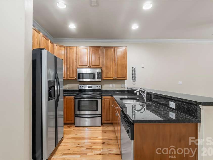 175 Lexington Avenue, Asheville, NC 28801.  MLS# CAR4389814, YatesRealty ID 7772. 