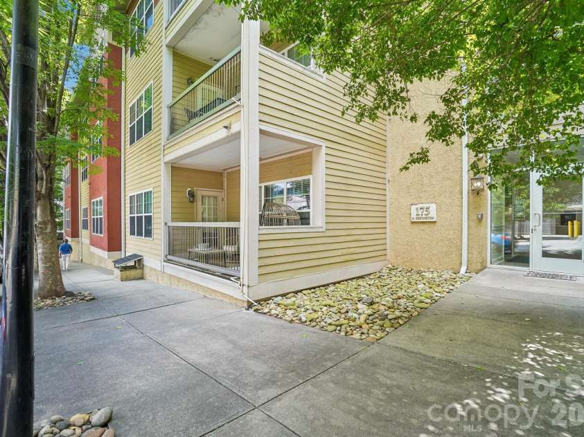 175 Lexington Avenue, Asheville, NC 28801.  MLS# CAR4402670, YatesRealty ID 7772. 