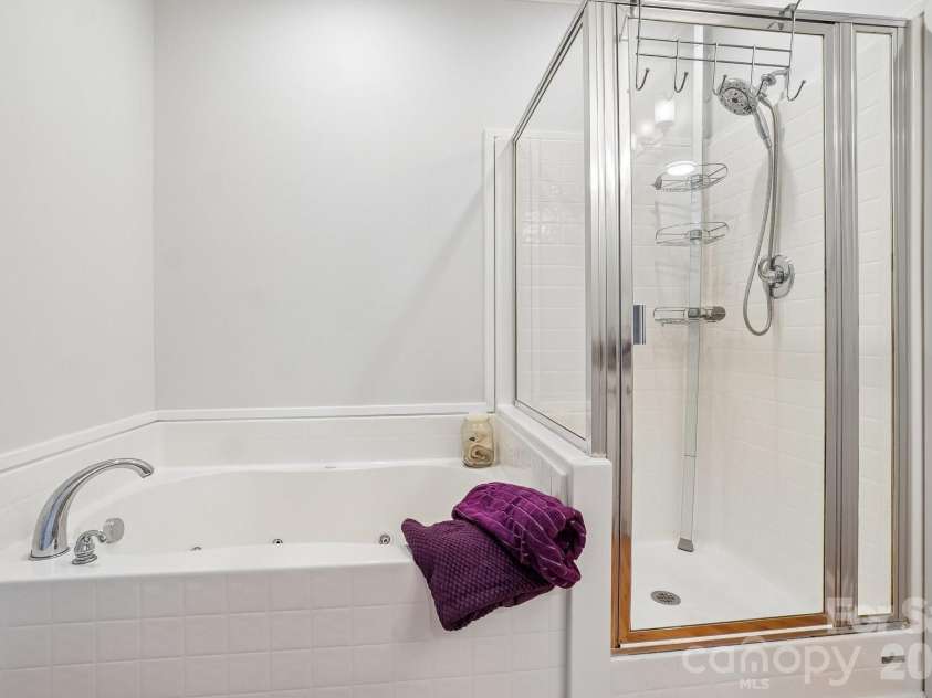 175 Lexington Avenue, Asheville, NC 28801.  MLS# CAR4402670, YatesRealty ID 7772. 
