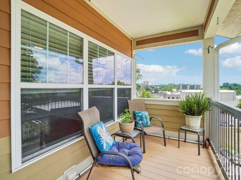 175 Lexington Avenue, Asheville, NC 28801.  MLS# CAR4402670, YatesRealty ID 7772. 