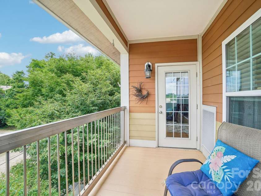 175 Lexington Avenue, Asheville, NC 28801.  MLS# CAR4402670, YatesRealty ID 7772. 