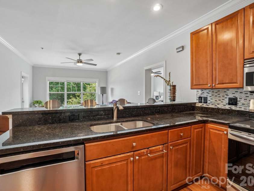 175 Lexington Avenue, Asheville, NC 28801.  MLS# CAR4402670, YatesRealty ID 7772. 