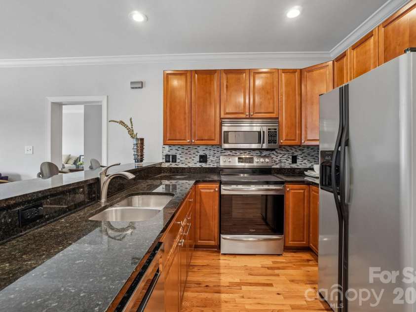 175 Lexington Avenue, Asheville, NC 28801.  MLS# CAR4402670, YatesRealty ID 7772. 