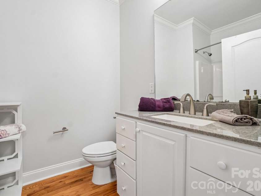 175 Lexington Avenue, Asheville, NC 28801.  MLS# CAR4402670, YatesRealty ID 7772. Bathroom 2