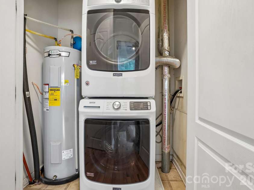 175 Lexington Avenue, Asheville, NC 28801.  MLS# CAR4402670, YatesRealty ID 7772. In Unit laundry