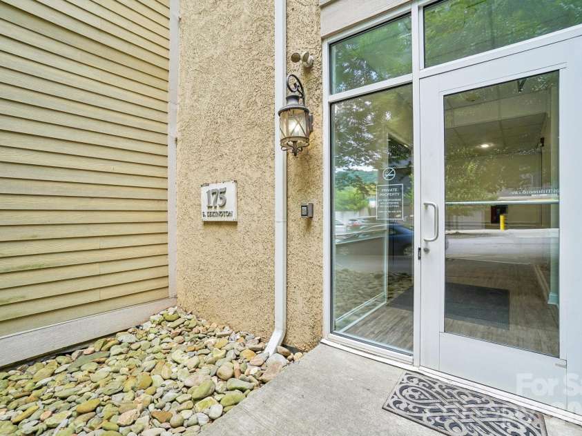 175 Lexington Avenue, Asheville, NC 28801.  MLS# CAR4402670, YatesRealty ID 7772. Secured main level entry