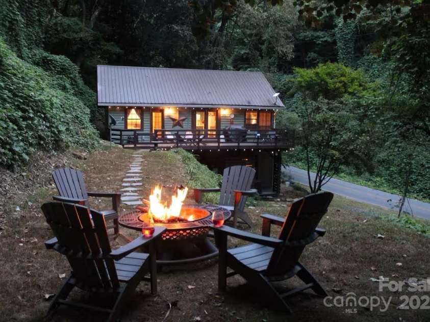 85 Dills Road, Bryson City, NC 28713.  MLS# CAR4244173, YatesRealty ID 7772. 