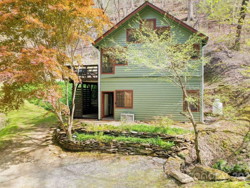 85 Dills Road, Bryson City, NC 28713.  MLS# CAR4244173, YatesRealty ID 7772. 
