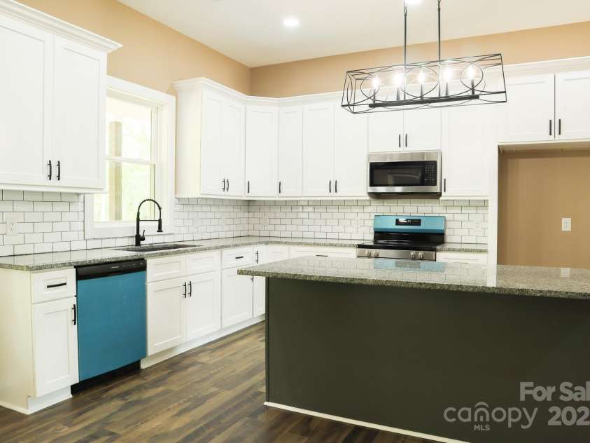 160 Castle Court, Kings Mountain, NC 28086.  MLS# CAR4250666, YatesRealty ID 7775. From Dining area.